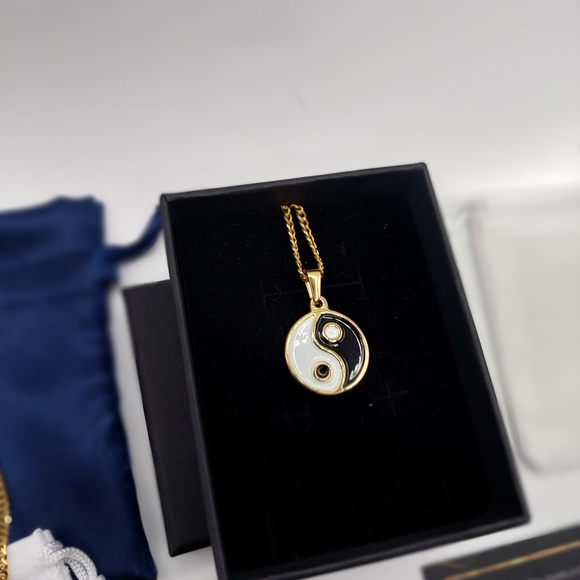 18K Gold Plated Yin ☯️ & Yang Pendant with 18K Gold Plated Miami Cuban Link - Picture 2 of 12